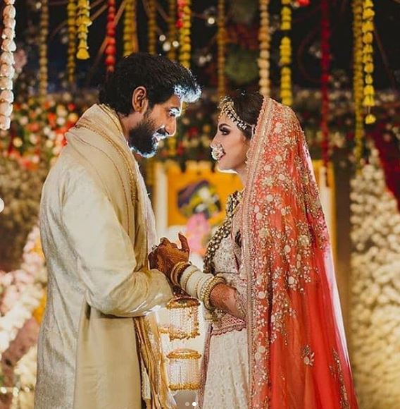 • এনগেজমেন্ট সেরে ফেলেছিলেন আগেই। সে খবর সোশ্যাল মিডিয়ায় রানা জানিয়েছিলেন । মিটে গিয়েছে বাগদান পর্বও। • এনগেজমেন্ট সেরে ফেলেছিলেন আগেই। সে খবর সোশ্যাল মিডিয়ায় রানা জানিয়েছিলেন । মিটে গিয়েছে বাগদান পর্বও।