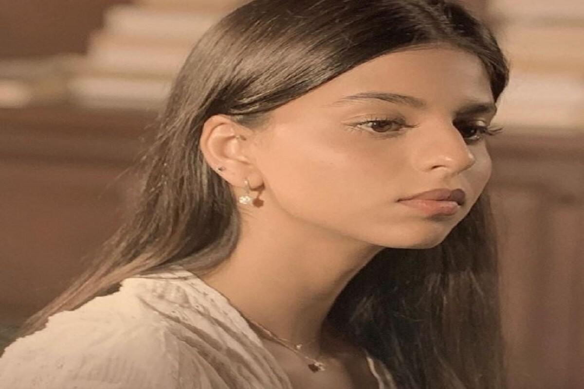 সুহানার নতুন ছবি দেখে মাথায় হাত নেটিজেনদের৷ suhanakhan2 তে নতুন ছবিগুলি শেয়ার হয়েছে তন্বীর৷ এই ছবিগুলির একটিতে কাঁদতে দেখা যাচ্ছে সুহানাকে! আবার একটা ছবিতে তাঁকে উদাস দেখাচ্ছে৷ ছবি দেখে সকলের অবস্থা থ৷ (Photo Credit- @suhanakhan2/Instagram) সুহানার নতুন ছবি দেখে মাথায় হাত নেটিজেনদের৷ suhanakhan2 তে নতুন ছবিগুলি শেয়ার হয়েছে তন্বীর৷ এই ছবিগুলির একটিতে কাঁদতে দেখা যাচ্ছে সুহানাকে! আবার একটা ছবিতে তাঁকে উদাস দেখাচ্ছে৷ ছবি দেখে সকলের অবস্থা থ৷ (Photo Credit- @suhanakhan2/Instagram)