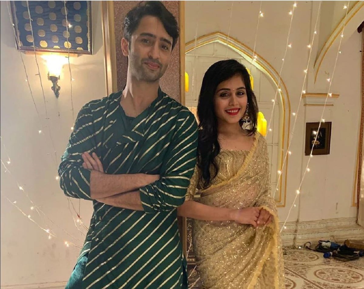 করোনা আবহেই বেশ কিছু টিভি সিরিয়াল বন্ধ হয়ে যাওয়ার খবর আসে। তারমধ্যে একটি হল একতা কাপুরের 'কসৌটি জিন্দেগি কি ২'। এই সিরিয়ালের সঙ্গে সঙ্গে এও খবর শোনা যায়, যে বন্ধ হয়ে যেতে চলেছে 'ইয়ে রিস্তা হ্যায় পেয়ার কে' সিরিয়ালটিও। photo source collected করোনা আবহেই বেশ কিছু টিভি সিরিয়াল বন্ধ হয়ে যাওয়ার খবর আসে। তারমধ্যে একটি হল একতা কাপুরের 'কসৌটি জিন্দেগি কি ২'। এই সিরিয়ালের সঙ্গে সঙ্গে এও খবর শোনা যায়, যে বন্ধ হয়ে যেতে চলেছে 'ইয়ে রিস্তা হ্যায় পেয়ার কে' সিরিয়ালটিও। photo source collected