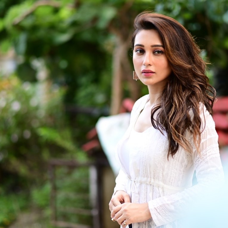 • মিমি একদিকে যেমন অভিনেত্রী, অন্য দিকে দায়িত্বশীল সাংসদও । অন্যায়ের প্রতিবাদে রুখে দাঁড়াতে দু’বার ভাবেন না । সম্প্রতি সরব হয়েছেন, বলিউডের মাদকচক্রে নারীদের রমরমার বিষয়টি নিয়েও । বলেছেন, এ ক্ষেত্রেও পুরুষতন্ত্রের গন্ধ পাচ্ছেন তিনি । • মিমি একদিকে যেমন অভিনেত্রী, অন্য দিকে দায়িত্বশীল সাংসদও । অন্যায়ের প্রতিবাদে রুখে দাঁড়াতে দু’বার ভাবেন না । সম্প্রতি সরব হয়েছেন, বলিউডের মাদকচক্রে নারীদের রমরমার বিষয়টি নিয়েও । বলেছেন, এ ক্ষেত্রেও পুরুষতন্ত্রের গন্ধ পাচ্ছেন তিনি ।