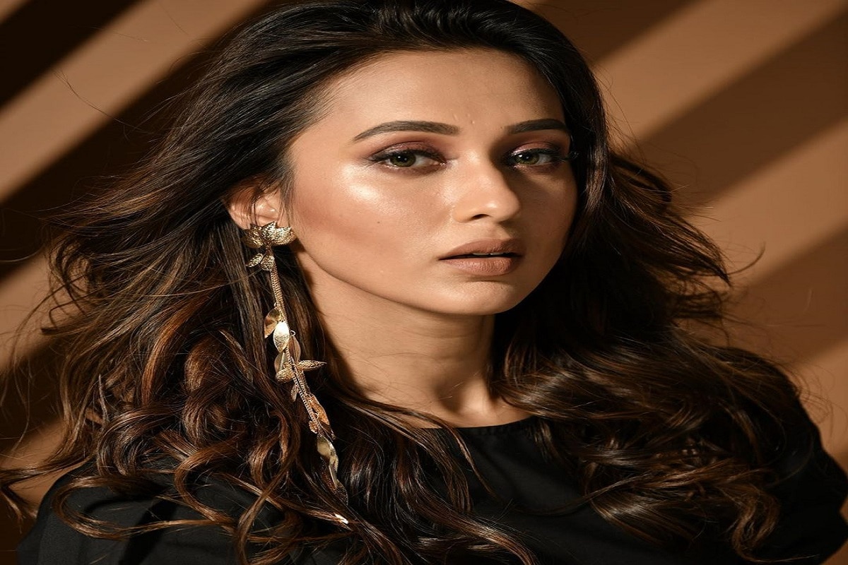 • সেই মিমির শক্তি, সাহস, দৃঢ়তার উৎস তাঁর হাতের একটি ট্যুাটু । মিমি ভক্তরা এতদিনে সকলেই জেনে গিয়েছেন নায়িকার হাতের ওই ট্যাটুর কথা । • সেই মিমির শক্তি, সাহস, দৃঢ়তার উৎস তাঁর হাতের একটি ট্যুাটু । মিমি ভক্তরা এতদিনে সকলেই জেনে গিয়েছেন নায়িকার হাতের ওই ট্যাটুর কথা ।