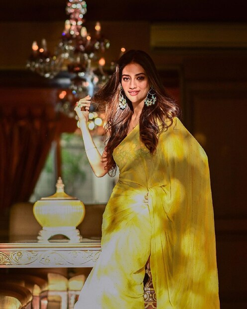 এবার হলুদ শিফনের শাড়িতে মোহময়ী হয়ে উঠলেন তিনি। photo source Instagram 