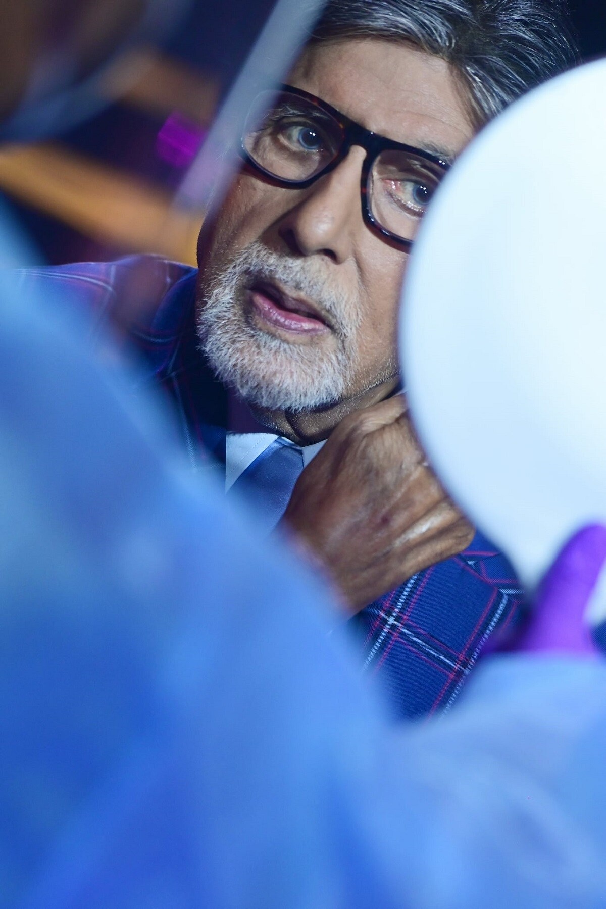 •উল্লেখ্য বেশ কিছুদিন আগে করোনাকে জয় করে বাড়ি ফিরেছেন বিগ বি। তিনি তাঁর ভক্তদের জানিয়েছেন যে, কে বি সি এর সেট যথেষ্ট সুরক্ষিত, কর্মীরা সবাই মাস্ক, পিপিই পরেই কাজ করছেন। তাই কোনও সমস্যা নেই৷ Photo Courtesy: Facebook •উল্লেখ্য বেশ কিছুদিন আগে করোনাকে জয় করে বাড়ি ফিরেছেন বিগ বি। তিনি তাঁর ভক্তদের জানিয়েছেন যে, কে বি সি এর সেট যথেষ্ট সুরক্ষিত, কর্মীরা সবাই মাস্ক, পিপিই পরেই কাজ করছেন। তাই কোনও সমস্যা নেই৷ Photo Courtesy: Facebook