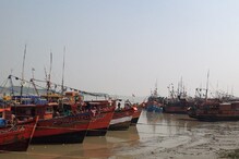চোরাই সামগ্রী বোঝাই সন্দেহভাজন ট্রলার আটক মাঝ নদীতে ! চোরাই সামগ্রী বোঝাই সন্দেহভাজন ট্রলার আটক মাঝ নদীতে !