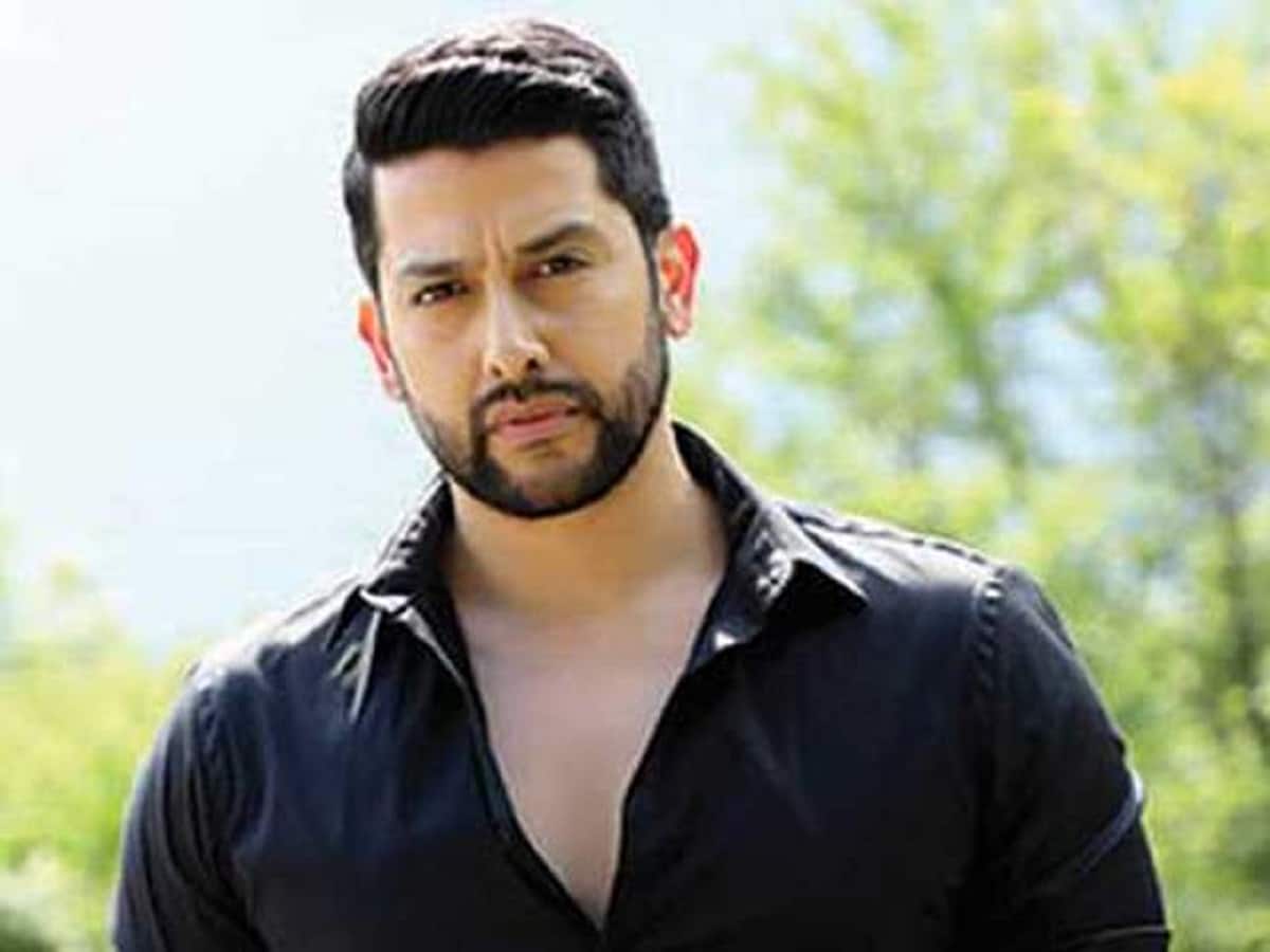 করোনায় আক্রান্ত হওয়ার খবর আফতাব নিজেই জানিয়েছেন। তিনি ট্যুইট করে জানিয়েছেন এই খবর। photo source collected করোনায় আক্রান্ত হওয়ার খবর আফতাব নিজেই জানিয়েছেন। তিনি ট্যুইট করে জানিয়েছেন এই খবর। photo source collected