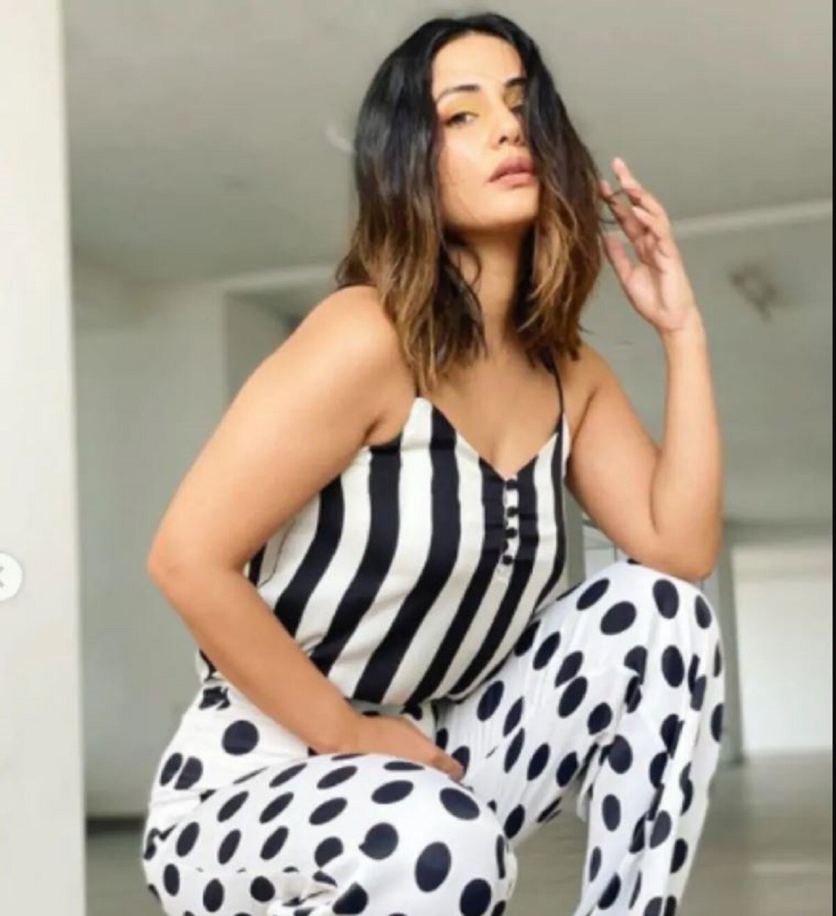 এবারও তেমন কিছু ছবি শেয়ার করতেই ভাইরাল হয়। নেটিজেনরা এই ছবি দেখে প্রশংসা করেছেন হিনার। photo source Instagram এবারও তেমন কিছু ছবি শেয়ার করতেই ভাইরাল হয়। নেটিজেনরা এই ছবি দেখে প্রশংসা করেছেন হিনার। photo source Instagram