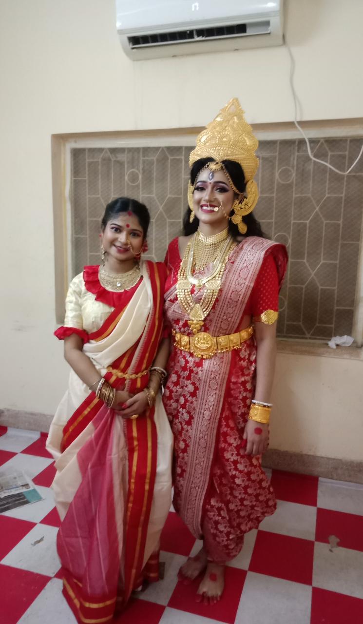 মৌবনি আরও জানালেন, ‘দুর্গা সেজে দারুণ আনন্দ হলো ৷ বলা ভাল শান্তি পেলাম ৷ মনে হচ্ছিল দুর্গা সেজে এই করোনাকে নাশ করি !’ মৌবনি আরও জানালেন, ‘দুর্গা সেজে দারুণ আনন্দ হলো ৷ বলা ভাল শান্তি পেলাম ৷ মনে হচ্ছিল দুর্গা সেজে এই করোনাকে নাশ করি !’