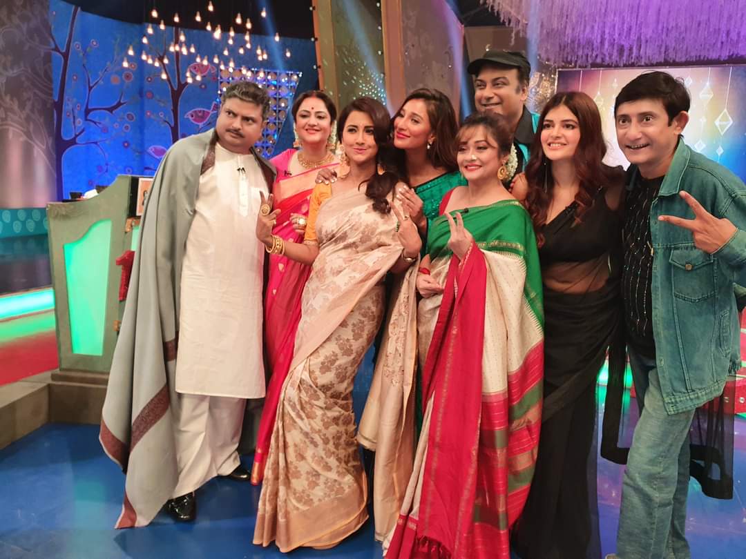 শুধু অভিনেতারা নন সংগীতশিল্পী রাও চুটিয়ে উপভোগ করলেন দিনটা। জোজো, ইমন চক্রবর্তী রা গানে আড্ডায় জমিয়ে দিলেন অনুষ্ঠান। শুধু অভিনেতারা নন সংগীতশিল্পী রাও চুটিয়ে উপভোগ করলেন দিনটা। জোজো, ইমন চক্রবর্তী রা গানে আড্ডায় জমিয়ে দিলেন অনুষ্ঠান।