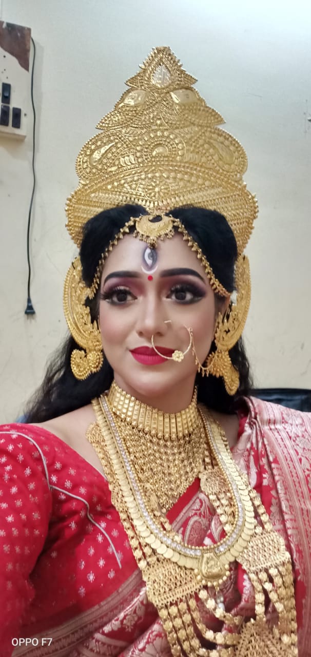 মৌবনি জানালেন, ‘এবার পুজো শুরু আমার জন্মদিনের দিন ৷ তাই আনন্দটা বেশি ৷ দিদির জন্ম তিথি হল মহালয়া তাই ওই দিন সেলিব্রেট করা হয় ৷’ মৌবনি জানালেন, ‘এবার পুজো শুরু আমার জন্মদিনের দিন ৷ তাই আনন্দটা বেশি ৷ দিদির জন্ম তিথি হল মহালয়া তাই ওই দিন সেলিব্রেট করা হয় ৷’