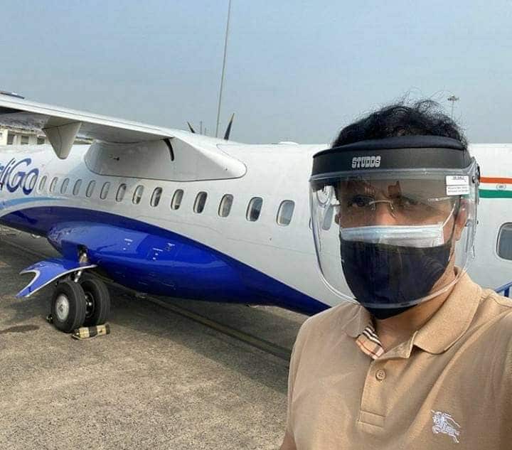 ১৯ সেপ্টেম্বর আবুধাবিতে আইপিএলের উদ্বোধনী ম্যাচ। মহেন্দ্র সিং ধোনির চেন্নাই সুপার কিংস বনাম গতবারের চ্যাম্পিয়ন মুম্বই ইন্ডিয়ান্স প্রথম ম্যাচে মুখোমুখি হবে। বোর্ড প্রেসিডেন্ট হিসেবে উদ্বোধনী ম্যাচে মাঠে হাজির থাকবেন সৌরভ গঙ্গোপাধ্যায়। বিগত বছরগুলোর মতো আলাদা করে এই বছর কোনও উদ্বোধনী অনুষ্ঠান নেই। খরচ কমাতে বোর্ড আগেই এই সিদ্ধান্ত নিয়েছিল। বোর্ড কর্তারা-সহ সমস্ত দলের অধিনায়ক উপস্থিত থাকবেন উদ্বোধনী ম্যাচে। সৌরভ শুধু উদ্বোধনী ম্যাচ নয়, তার আগে সমস্ত রকম পরিকাঠামো খতিয়ে দেখবেন সংযুক্ত আরব আমিরশাহিতে। ১৯ সেপ্টেম্বর আবুধাবিতে আইপিএলের উদ্বোধনী ম্যাচ। মহেন্দ্র সিং ধোনির চেন্নাই সুপার কিংস বনাম গতবারের চ্যাম্পিয়ন মুম্বই ইন্ডিয়ান্স প্রথম ম্যাচে মুখোমুখি হবে। বোর্ড প্রেসিডেন্ট হিসেবে উদ্বোধনী ম্যাচে মাঠে হাজির থাকবেন সৌরভ গঙ্গোপাধ্যায়। বিগত বছরগুলোর মতো আলাদা করে এই বছর কোনও উদ্বোধনী অনুষ্ঠান নেই। খরচ কমাতে বোর্ড আগেই এই সিদ্ধান্ত নিয়েছিল। বোর্ড কর্তারা-সহ সমস্ত দলের অধিনায়ক উপস্থিত থাকবেন উদ্বোধনী ম্যাচে। সৌরভ শুধু উদ্বোধনী ম্যাচ নয়, তার আগে সমস্ত রকম পরিকাঠামো খতিয়ে দেখবেন সংযুক্ত আরব আমিরশাহিতে।