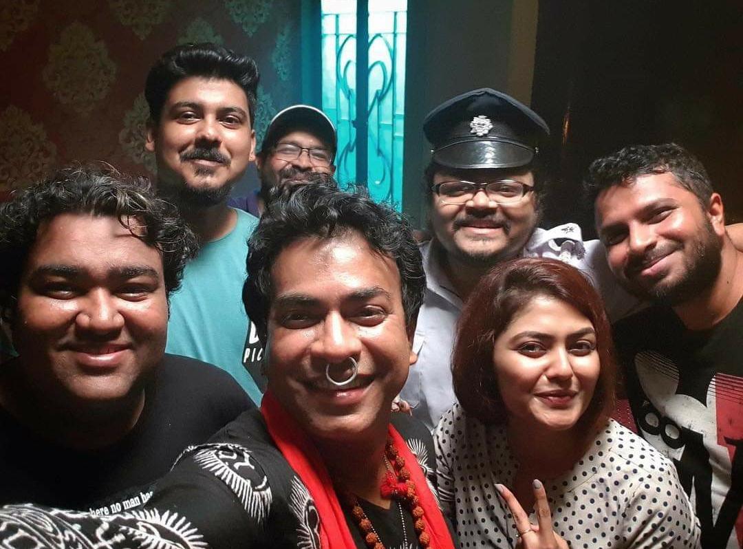 • ছোট্ট অথচ অত্যন্ত গুরুত্বপূর্ণ চরিত্রে রয়েছেন রুদ্রনীল ঘোষ। যাঁর কাছে এ ধরনের চরিত্রে অভিনয় করাটা ছিল অত্যন্ত চ্যালেঞ্জিং। নিজস্ব চিত্র । • ছোট্ট অথচ অত্যন্ত গুরুত্বপূর্ণ চরিত্রে রয়েছেন রুদ্রনীল ঘোষ। যাঁর কাছে এ ধরনের চরিত্রে অভিনয় করাটা ছিল অত্যন্ত চ্যালেঞ্জিং। নিজস্ব চিত্র ।