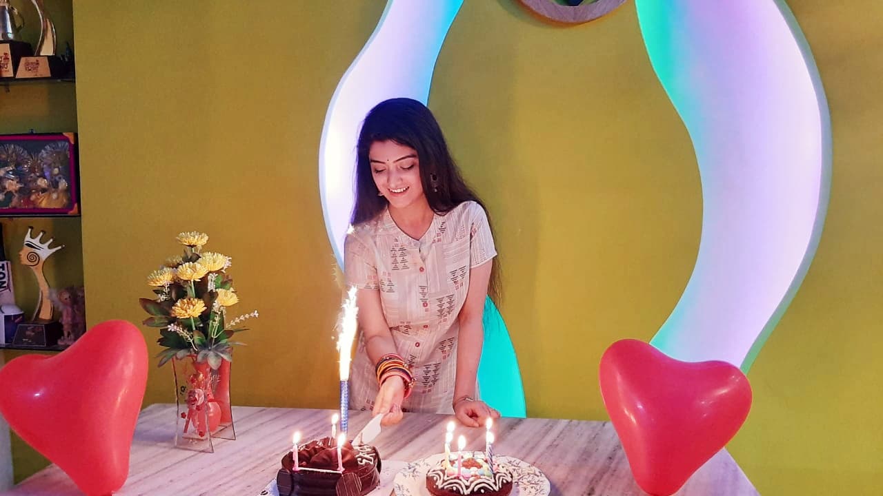 Https Bengali News18 Com Photogallery Entertainment Tollywood Movies Famous Bengali Serial Jamuna Dhakis Lead Character Sweet Bhattachariyas Birthday Celebration Exclusive Photos Out Sdg 505257 Html Https Images News18 Com Static Bengali 2020