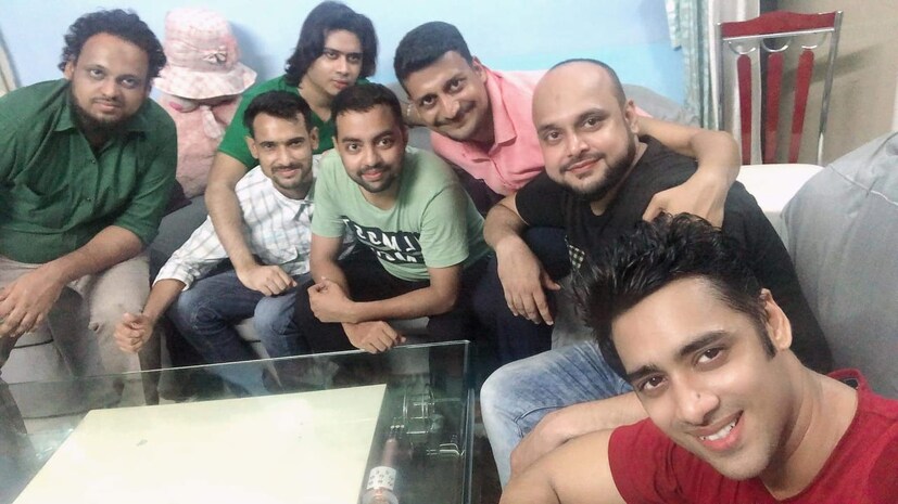 *প্যানডেমিকের কারণে জন্মদিন অন্যান্য বারের মতো জাঁকজমক পূর্ণ না হলেও করোনাকালীন সময়ে জন্মদিন পালন করতে পেরে খুশি রিজওয়ান।