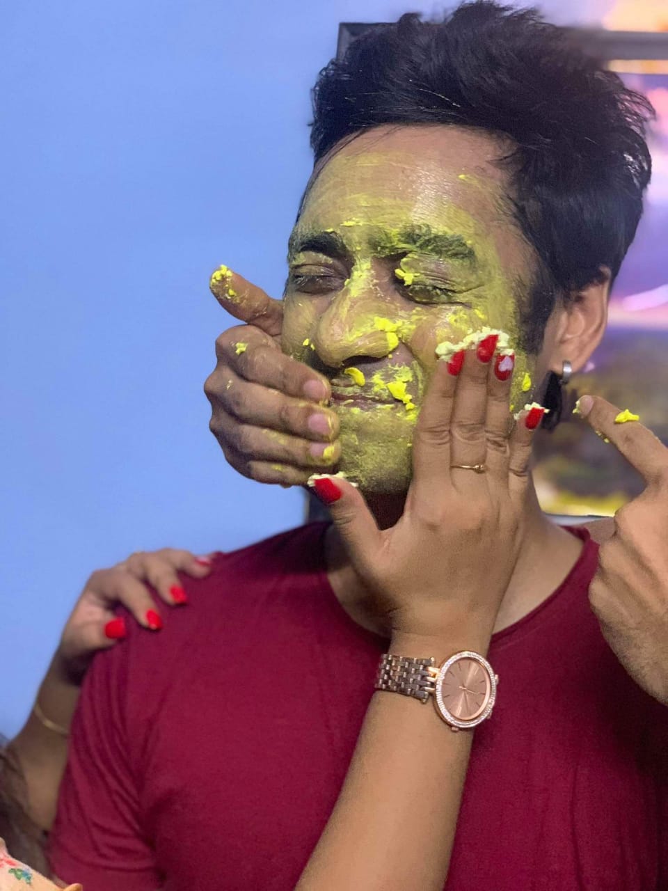 *আর্যর জন্মদিন আর চারু থাকবে না তাই কখনও হয়! তাই চারু অর্থাৎ দেবচন্দ্রিমা সিংহ রায় ও হাজির ছিলেন আর্যকে শুভেচ্ছা জানাতে। *আর্যর জন্মদিন আর চারু থাকবে না তাই কখনও হয়! তাই চারু অর্থাৎ দেবচন্দ্রিমা সিংহ রায় ও হাজির ছিলেন আর্যকে শুভেচ্ছা জানাতে।