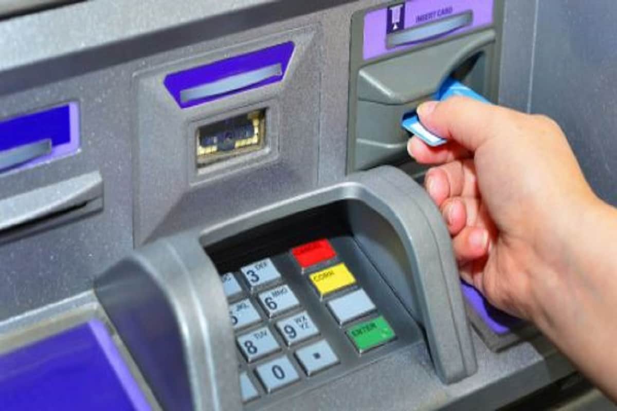 •OTP-র মাধ্যমে টাকা তোলার সুবিধা কেবল SBI ATMতে পাওয়া যায় কারণ নন-এসবিআই এটিএমগুলিতে ন্যাশনল ফিনানসিয়াল স্যুইচ (National Financial Switch-NFS) তৈরি হয়নি। OTP সিস্টেম-জেনারেটেড নিউমারিক স্ট্রিং যা এক সময়ের টাকা লেনদেনের প্রমাণীকরণের সাহায্য করবে। গ্রাহকরা এটিএম থেকে টাকা তোলার পরিমাণ লেখার পরে এটিএমের স্ক্রিনে ওটিপি চাওয়া হবে৷ নিজের রেজিস্টার্ড মোবাইলে সেটি আসবে এলং ওই নম্বরটা স্ক্রিনে লিখতে হবে৷ •OTP-র মাধ্যমে টাকা তোলার সুবিধা কেবল SBI ATMতে পাওয়া যায় কারণ নন-এসবিআই এটিএমগুলিতে ন্যাশনল ফিনানসিয়াল স্যুইচ (National Financial Switch-NFS) তৈরি হয়নি। OTP সিস্টেম-জেনারেটেড নিউমারিক স্ট্রিং যা এক সময়ের টাকা লেনদেনের প্রমাণীকরণের সাহায্য করবে। গ্রাহকরা এটিএম থেকে টাকা তোলার পরিমাণ লেখার পরে এটিএমের স্ক্রিনে ওটিপি চাওয়া হবে৷ নিজের রেজিস্টার্ড মোবাইলে সেটি আসবে এলং ওই নম্বরটা স্ক্রিনে লিখতে হবে৷