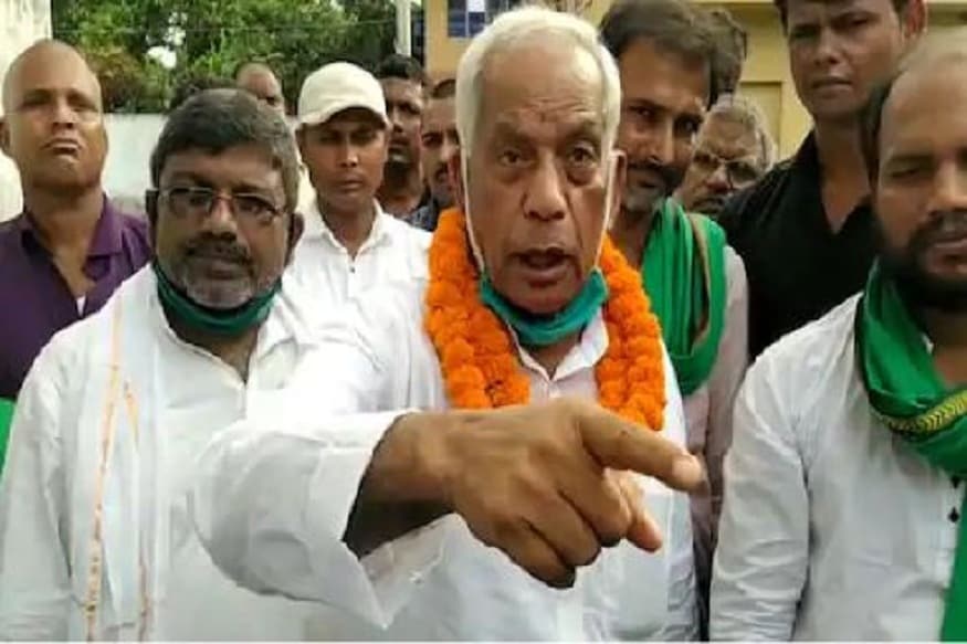 মঙ্গলবার নিজের বিধানসভা কেন্দ্র সহর্ষতে একটি নতুন রাস্তার উদ্বোধন করে অরুণ যাদব বলেন, 'আমিবলছি সুশান্ত রাজপুত ছিলেন না৷ আমার কথায় আপনারা কিছু মনে করবেন না৷ কিন্তু মহারানা প্রতাপেরকোনও বংশধর গলায় দড়ি দিয়ে আত্মহত্যা করতে পারেন না৷' মঙ্গলবার নিজের বিধানসভা কেন্দ্র সহর্ষতে একটি নতুন রাস্তার উদ্বোধন করে অরুণ যাদব বলেন, 'আমিবলছি সুশান্ত রাজপুত ছিলেন না৷ আমার কথায় আপনারা কিছু মনে করবেন না৷ কিন্তু মহারানা প্রতাপেরকোনও বংশধর গলায় দড়ি দিয়ে আত্মহত্যা করতে পারেন না৷'