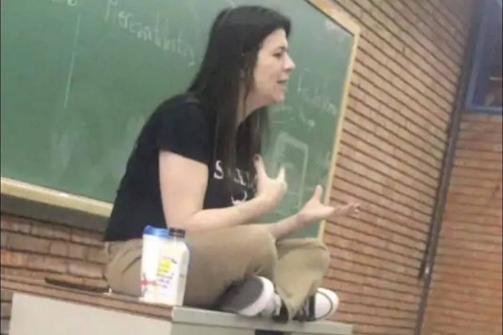 জুমে অনলাইন ক্লাস নেওয়ার সময় মারা গেলেন শিক্ষিকা ! মৃত্যুর সাক্ষী থাকল ছাত্ররা!