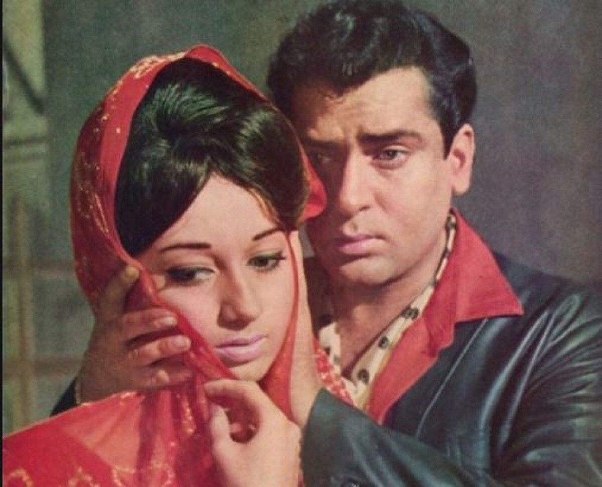 শাম্মী কাপুরের সঙ্গে 'তুমসে আচ্ছা কৌন হ্যায়' ছবিতে নায়িকা হয়েছিলেন তিনি। photo source collected শাম্মী কাপুরের সঙ্গে 'তুমসে আচ্ছা কৌন হ্যায়' ছবিতে নায়িকা হয়েছিলেন তিনি। photo source collected