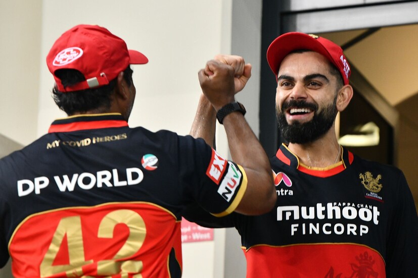 সানরাইজার্স হায়দরাবাদকে ১০ রানে হারিয়ে টুর্নামেন্টের শুরুটা দারুণ হয়েছে রয়্যাল চ্যালেঞ্জার্স ব্যাঙ্গালোরের ৷ দলের খেলায় স্বভাবতই খুশি অধিনায়ক বিরাট কোহলি ৷  Photo Courtesy: IPLT20.com/BCCI