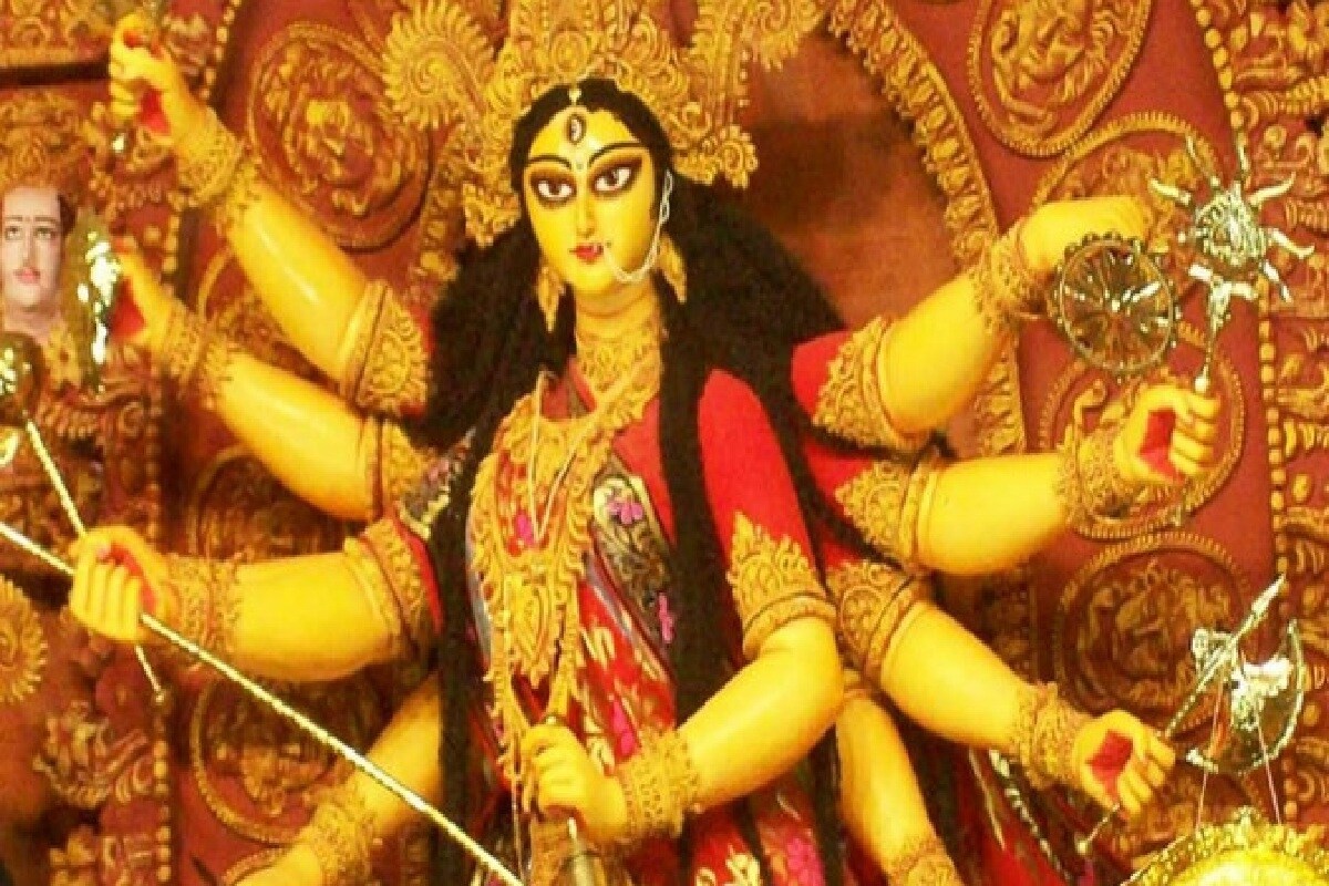করোনা পরিস্থিতিতে পুজোর আয়োজন সুষ্ঠভাবে সম্পন্নের জন্য তিনি প্রত্যেক পুজো কমিটিকে ৫০ হাজার টাকা করে দেওয়ার কথা বৃহস্পতিবার ঘোষণা করেন মুখ্যমন্ত্রী ৷ উল্লেখ্য, চলতি বছর রাজ্যে আবাসন, পাড়া, ক্লাব মিলিয়ে ৩৭ হাজারেরও বেশি পুজো হচ্ছে। করোনা পরিস্থিতিতে পুজোর আয়োজন সুষ্ঠভাবে সম্পন্নের জন্য তিনি প্রত্যেক পুজো কমিটিকে ৫০ হাজার টাকা করে দেওয়ার কথা বৃহস্পতিবার ঘোষণা করেন মুখ্যমন্ত্রী ৷ উল্লেখ্য, চলতি বছর রাজ্যে আবাসন, পাড়া, ক্লাব মিলিয়ে ৩৭ হাজারেরও বেশি পুজো হচ্ছে।
