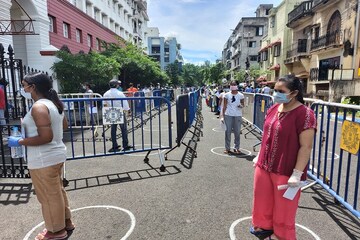 NEET পরীক্ষা নির্বিঘ্নেই,৮-১০ হাজার টাকা খরচ করে জেলা থেকে কলকাতায় পরীক্ষার্থীরা