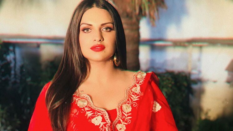 তবে হঠাৎই শরীরে অক্সিজেনের মাত্রা কমতে থাকে তাঁর ৷ শুরু হয় শ্বাসকষ্ট ৷ ডানা গিয়েছে, শারীরিক অবস্থার অবনতি হওয়াতেই অভিনেত্রীকে ভর্তি করা হয়েছে হাসপাতালে ৷ তবে হঠাৎই শরীরে অক্সিজেনের মাত্রা কমতে থাকে তাঁর ৷ শুরু হয় শ্বাসকষ্ট ৷ ডানা গিয়েছে, শারীরিক অবস্থার অবনতি হওয়াতেই অভিনেত্রীকে ভর্তি করা হয়েছে হাসপাতালে ৷