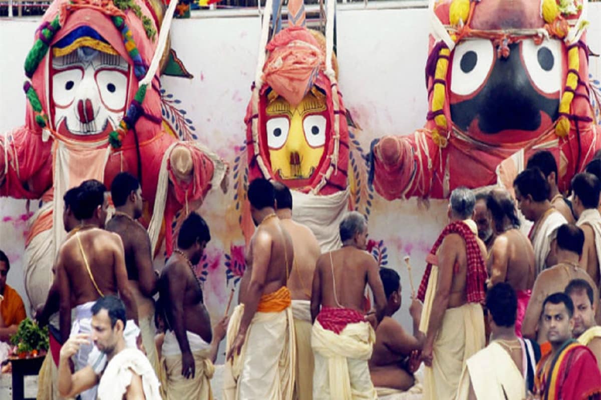 প্রতিটি মানুষের জীবনের লক্ষ্যই হল মুক্তি ৷ যিনি রথের উপরে ভগবান জগন্নাথকে দর্শন করেছেন তাঁর জীবন পূর্ণ হয়েছে ৷ তিনি মুক্তি পেয়েছেন ৷ এমনই প্রচলিত আছে ৷ প্রতিটি মানুষের জীবনের লক্ষ্যই হল মুক্তি ৷ যিনি রথের উপরে ভগবান জগন্নাথকে দর্শন করেছেন তাঁর জীবন পূর্ণ হয়েছে ৷ তিনি মুক্তি পেয়েছেন ৷ এমনই প্রচলিত আছে ৷