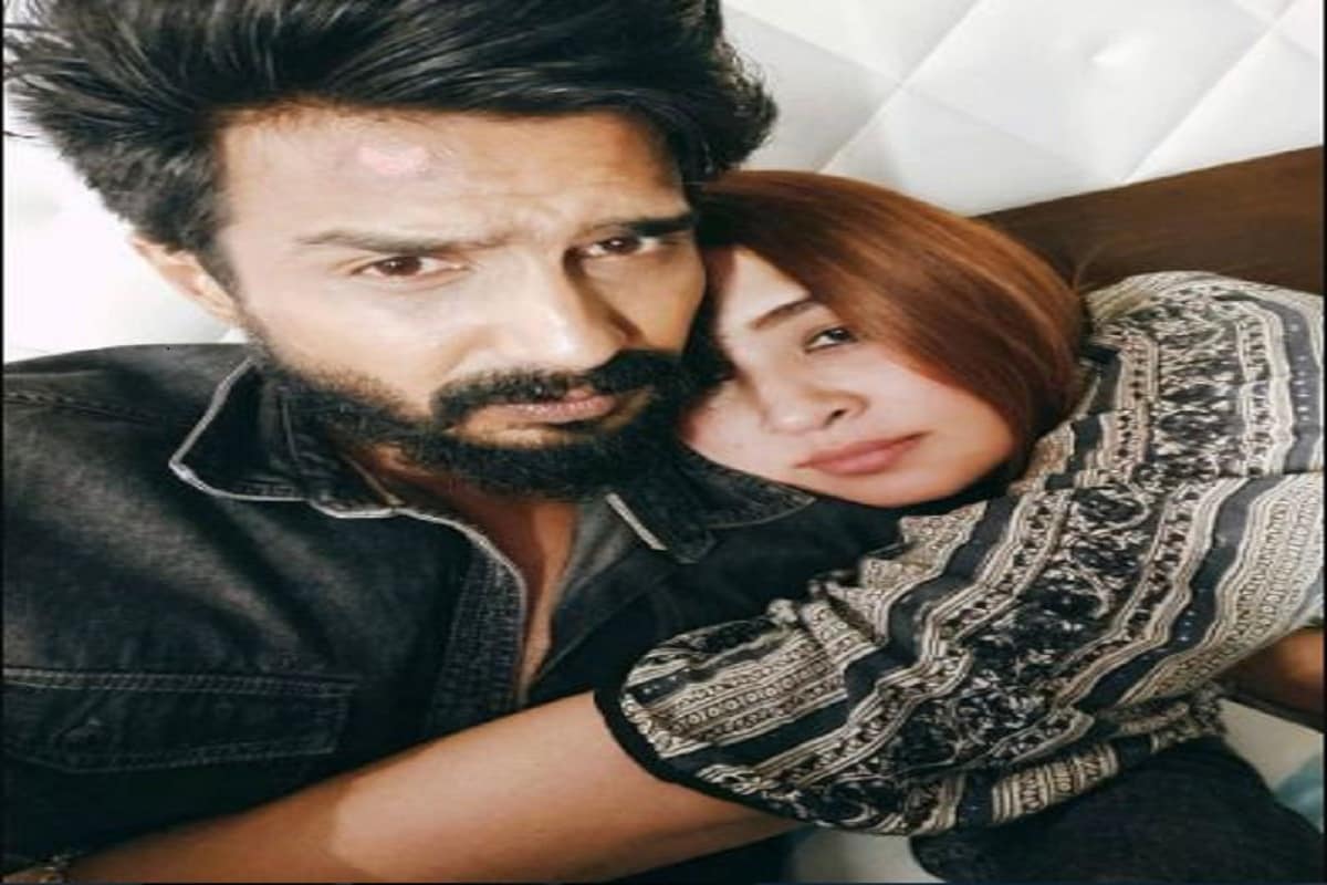 ২ বছর ধরে জ্বালা এবং বিষ্ণুর সম্পর্ক রয়েছে বলে আগেই জানা গিয়েছিল৷ চলতি বছরেই বিষ্ণুর সঙ্গে তাঁর সম্পর্কের কথা স্বীকার করে নেন জ্বালা৷ এ বছরই বিয়ের পরিকল্পনা রয়েছে বলেও জানিয়েছিলেন তিনি৷Photo- Instagram ২ বছর ধরে জ্বালা এবং বিষ্ণুর সম্পর্ক রয়েছে বলে আগেই জানা গিয়েছিল৷ চলতি বছরেই বিষ্ণুর সঙ্গে তাঁর সম্পর্কের কথা স্বীকার করে নেন জ্বালা৷ এ বছরই বিয়ের পরিকল্পনা রয়েছে বলেও জানিয়েছিলেন তিনি৷Photo- Instagram
