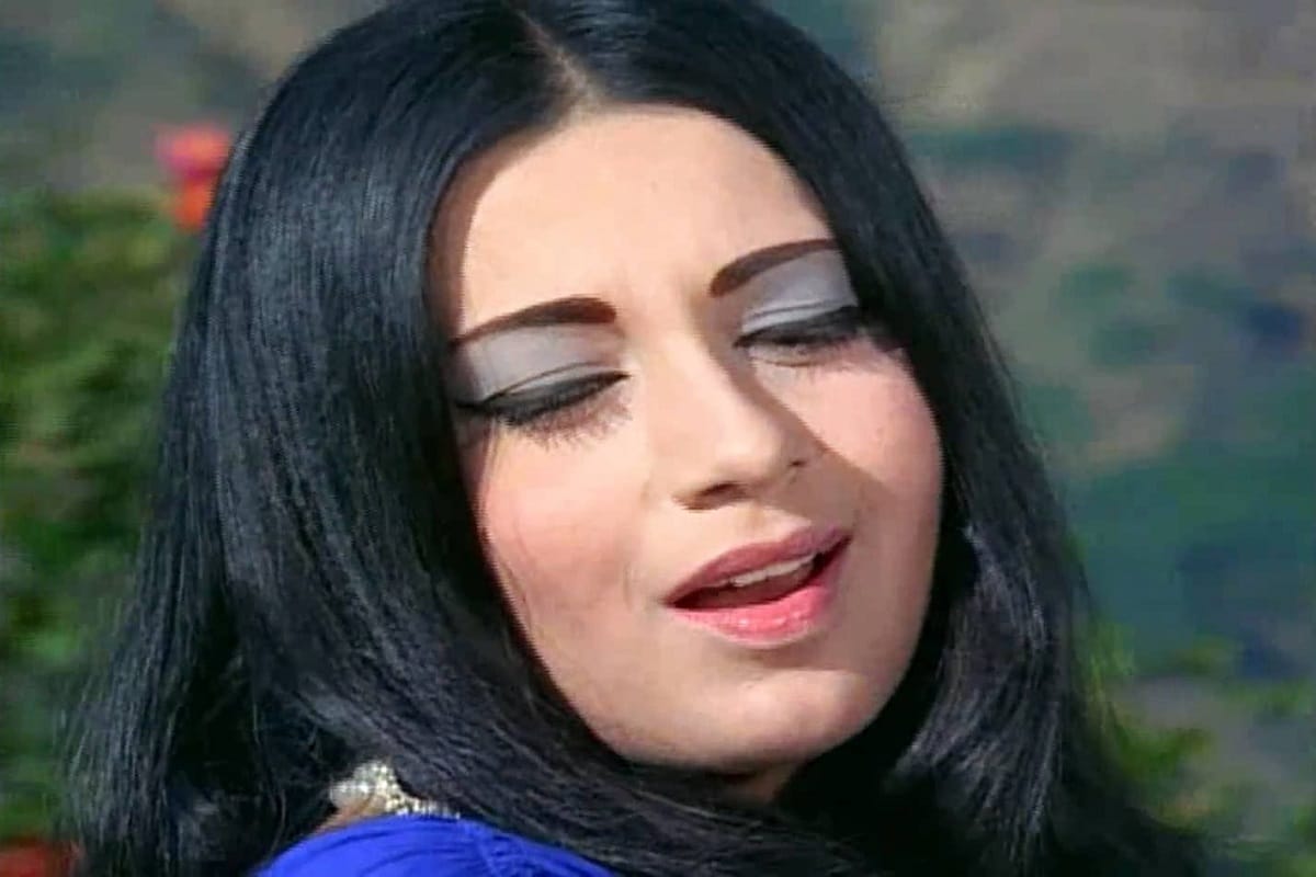 কাপুর পরিবারের এমন একজন পূত্র বধু রয়েছেন যিনি পর্দায় নিজের হবু শ্বশুরদের নায়িকা হয়েছিলেন। তিনি ববিতা শিবদিশানি। বিয়ের পর কাপুর হয়েছিলেন। photo source collected কাপুর পরিবারের এমন একজন পূত্র বধু রয়েছেন যিনি পর্দায় নিজের হবু শ্বশুরদের নায়িকা হয়েছিলেন। তিনি ববিতা শিবদিশানি। বিয়ের পর কাপুর হয়েছিলেন। photo source collected