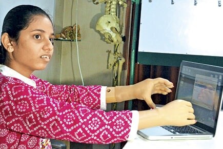 • গত শনিবার হাসপাতাল থেকে ছাড়া পেয়ে নিজের বাড়িতে ফিরে গিয়েছেন মণিকা । তবে এই প্যানডেমিকের সময় কোনও ভাবে যাতে তিনি সংক্রমিত না হন, তার জন্য যথাযথ ব্যবস্থা গ্রহণের পরামর্শ দিয়েছেন চিকিৎসকরা । ছবি: সংগৃহীত । • গত শনিবার হাসপাতাল থেকে ছাড়া পেয়ে নিজের বাড়িতে ফিরে গিয়েছেন মণিকা । তবে এই প্যানডেমিকের সময় কোনও ভাবে যাতে তিনি সংক্রমিত না হন, তার জন্য যথাযথ ব্যবস্থা গ্রহণের পরামর্শ দিয়েছেন চিকিৎসকরা । ছবি: সংগৃহীত ।