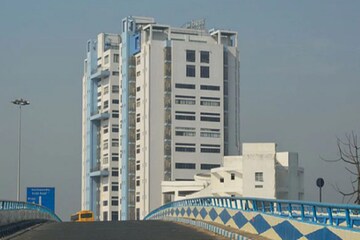 খরচ চালাতে আরও সাড়ে ৫৩ লক্ষ টাকা দাবি রাজভবনের, নাকচ করল নবান্ন