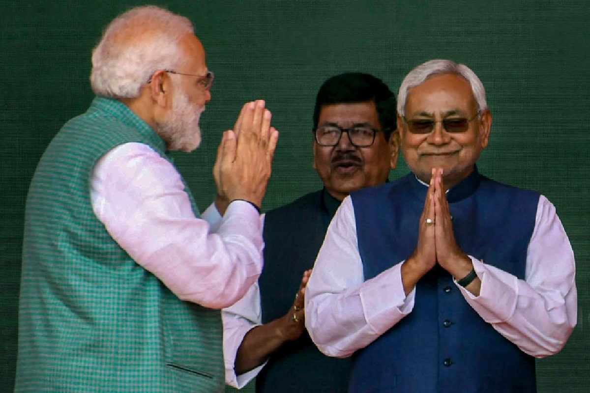 প্রবল প্রতিদ্বন্দ্বিতার পর মহাজোটকে হারিয়ে বিহারে কোনওক্রমে ক্ষমতা দখল করেছে জেডিইউ-বিজেপি-র এনডিএ জোট৷ ২৪৩ আসনের বিহার বিধাবসভায় ১২৫টি আসনে জিতেছে তারা৷ জেডিইউ পেয়েছে ৪৩টি আসন, বিজেপি জিতেছে ৭৪টি আসনে৷ প্রবল প্রতিদ্বন্দ্বিতার পর মহাজোটকে হারিয়ে বিহারে কোনওক্রমে ক্ষমতা দখল করেছে জেডিইউ-বিজেপি-র এনডিএ জোট৷ ২৪৩ আসনের বিহার বিধাবসভায় ১২৫টি আসনে জিতেছে তারা৷ জেডিইউ পেয়েছে ৪৩টি আসন, বিজেপি জিতেছে ৭৪টি আসনে৷