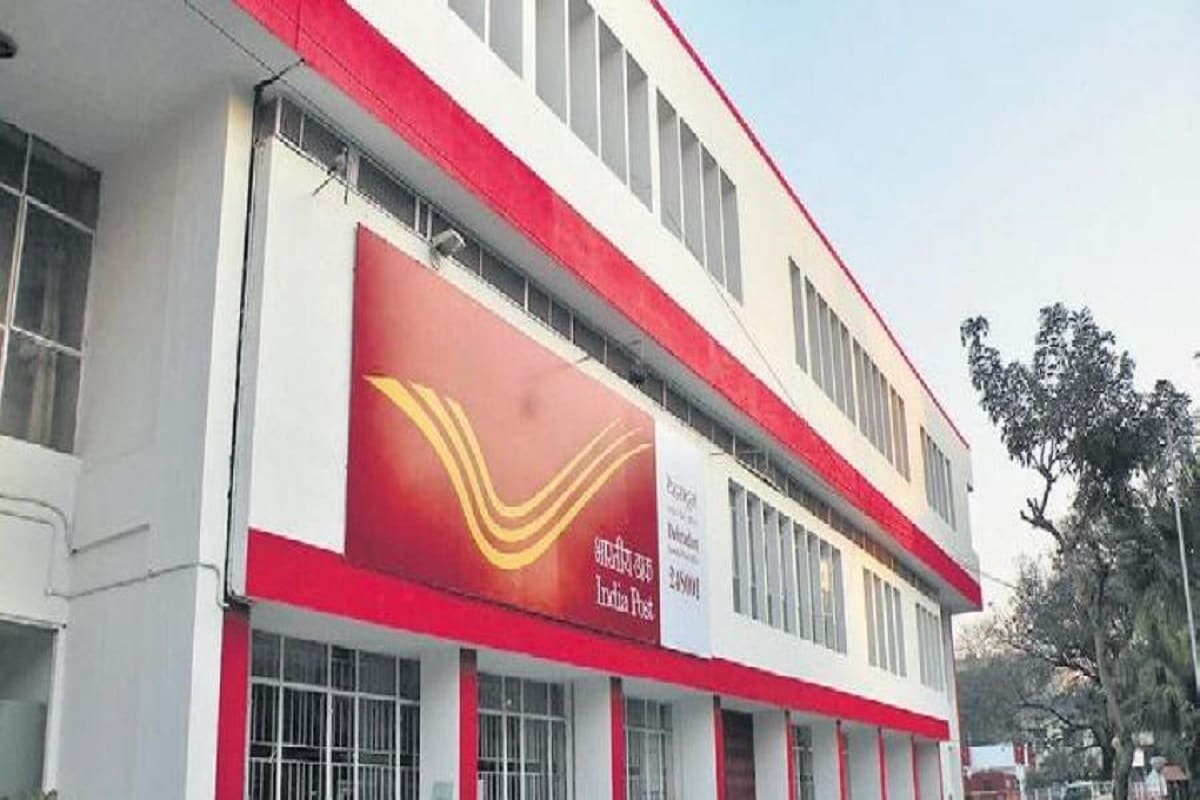 মাথার ঘাম পায়ে ফেলে যে টাকা রোজগার করছেন, তা ভবিষ্যতের জন্য সঞ্চয় করে রাখাটাও খুব জরুরি। কিন্তু কোথায় কত জমালে কত ফেরত পাবেন, সেই নিয়ে কিছুই খবর রাখি না আমি-আপনি অনেকেই। আসুন, সে বিষয়ে একটু বিশদে জেনে নিই। মাথার ঘাম পায়ে ফেলে যে টাকা রোজগার করছেন, তা ভবিষ্যতের জন্য সঞ্চয় করে রাখাটাও খুব জরুরি। কিন্তু কোথায় কত জমালে কত ফেরত পাবেন, সেই নিয়ে কিছুই খবর রাখি না আমি-আপনি অনেকেই। আসুন, সে বিষয়ে একটু বিশদে জেনে নিই।