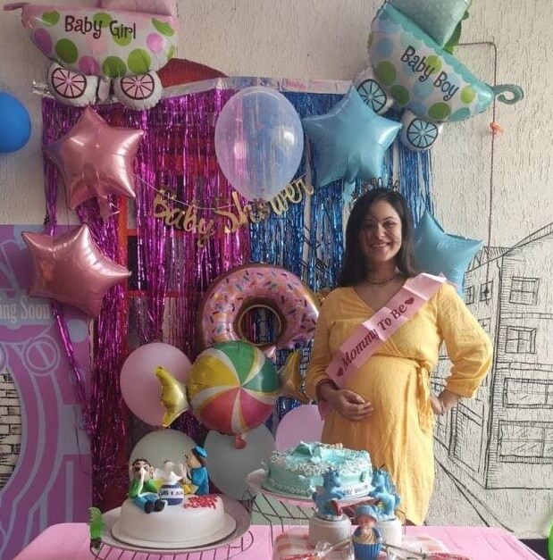 গত ১৫ এপ্রিল কুণাল ভার্মার সঙ্গে জমকালো অনুষ্ঠানের মাধ্যমে বিয়ে করার কথা ছিল অভিনেত্রী পূজা বন্দ্যোপাধ্যায়ের। তবে করোনা পরিস্থিতিতে সেই পরিকল্পনা বাতিল হয়। দু’জনে রেজিস্ট্রি করে নেন। যদিও প্রায় দেড় মাসেরও বেশি সময় ধরে সেই খবর গোপনই রেখেছিলেন। Photo Courtesy: Puja Banerjee/Instagram গত ১৫ এপ্রিল কুণাল ভার্মার সঙ্গে জমকালো অনুষ্ঠানের মাধ্যমে বিয়ে করার কথা ছিল অভিনেত্রী পূজা বন্দ্যোপাধ্যায়ের। তবে করোনা পরিস্থিতিতে সেই পরিকল্পনা বাতিল হয়। দু’জনে রেজিস্ট্রি করে নেন। যদিও প্রায় দেড় মাসেরও বেশি সময় ধরে সেই খবর গোপনই রেখেছিলেন। Photo Courtesy: Puja Banerjee/Instagram