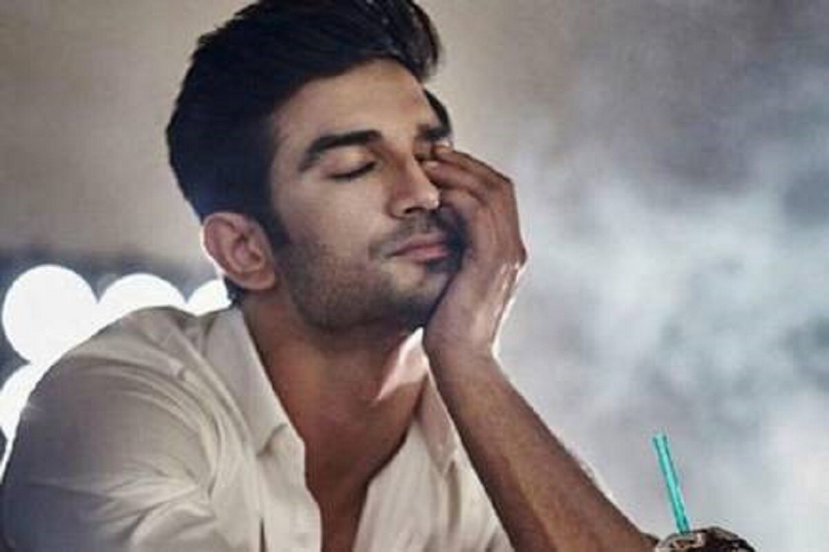 তবে সুশান্ত যে মাদকাসক্ত ছিলেন তা সামনে আসে বলিউডের মাদক যোগ জানাজানি হওয়ার পরই। সারা আলি খান, শ্রদ্ধা কাপুরও দাবি করেছেন সুশান্ত ড্রাগ নিতেন। photo source collected তবে সুশান্ত যে মাদকাসক্ত ছিলেন তা সামনে আসে বলিউডের মাদক যোগ জানাজানি হওয়ার পরই। সারা আলি খান, শ্রদ্ধা কাপুরও দাবি করেছেন সুশান্ত ড্রাগ নিতেন। photo source collected
