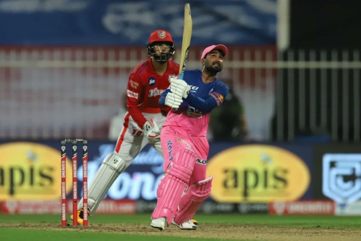 রাহুল তেওয়াটিয়া৷ রবিবার রাতের পর থেকেই ক্রিকেট ভক্তদের চর্চায় বাঁহাতি এই ব্যাটসম্যানের নাম৷ আইপিএল-এর মঞ্চে তেওয়াটিয়া অবশ্য বেশ পুরনো মুখ৷ কিন্তু রবিবার রাতে ব্যাট হাতে রাজস্থানকে অবিশ্বাস্য জয় এনে দেওয়ার পর রীতিমতো তারকা হয়ে গিয়েছেন হরিয়ানার এই অলরাউন্ডার৷Photo-IPL রাহুল তেওয়াটিয়া৷ রবিবার রাতের পর থেকেই ক্রিকেট ভক্তদের চর্চায় বাঁহাতি এই ব্যাটসম্যানের নাম৷ আইপিএল-এর মঞ্চে তেওয়াটিয়া অবশ্য বেশ পুরনো মুখ৷ কিন্তু রবিবার রাতে ব্যাট হাতে রাজস্থানকে অবিশ্বাস্য জয় এনে দেওয়ার পর রীতিমতো তারকা হয়ে গিয়েছেন হরিয়ানার এই অলরাউন্ডার৷Photo-IPL