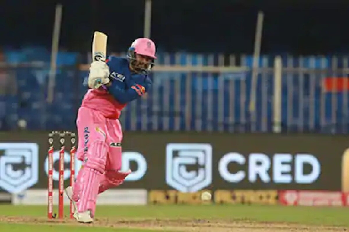 ২০১৪ সালে রাজস্থান রয়্যালসের হয়েই আইপিএল-এ অভিষেক ঘটে তেওয়াটিয়ার৷ কিন্তু সেবছর সেভাবে সুযোগই পাননি তিনি৷ মাত্র তিনটি ম্যাচে প্রথম এগারোয় রাখা হয়েছিল তাঁকে৷এর পর ২০১৭ সালে তাঁকে কিংগস ইলেভেন পঞ্জাব কিনে নেয়৷ কিন্তু দল বদলেও সেভাবে খেলার সুযোগ পাননি তেওয়াটিয়া৷ সেবছরও মাত্র তিনটি ম্যাচে সুযোগ পান তিনি৷Photo-IPL ২০১৪ সালে রাজস্থান রয়্যালসের হয়েই আইপিএল-এ অভিষেক ঘটে তেওয়াটিয়ার৷ কিন্তু সেবছর সেভাবে সুযোগই পাননি তিনি৷ মাত্র তিনটি ম্যাচে প্রথম এগারোয় রাখা হয়েছিল তাঁকে৷এর পর ২০১৭ সালে তাঁকে কিংগস ইলেভেন পঞ্জাব কিনে নেয়৷ কিন্তু দল বদলেও সেভাবে খেলার সুযোগ পাননি তেওয়াটিয়া৷ সেবছরও মাত্র তিনটি ম্যাচে সুযোগ পান তিনি৷Photo-IPL
