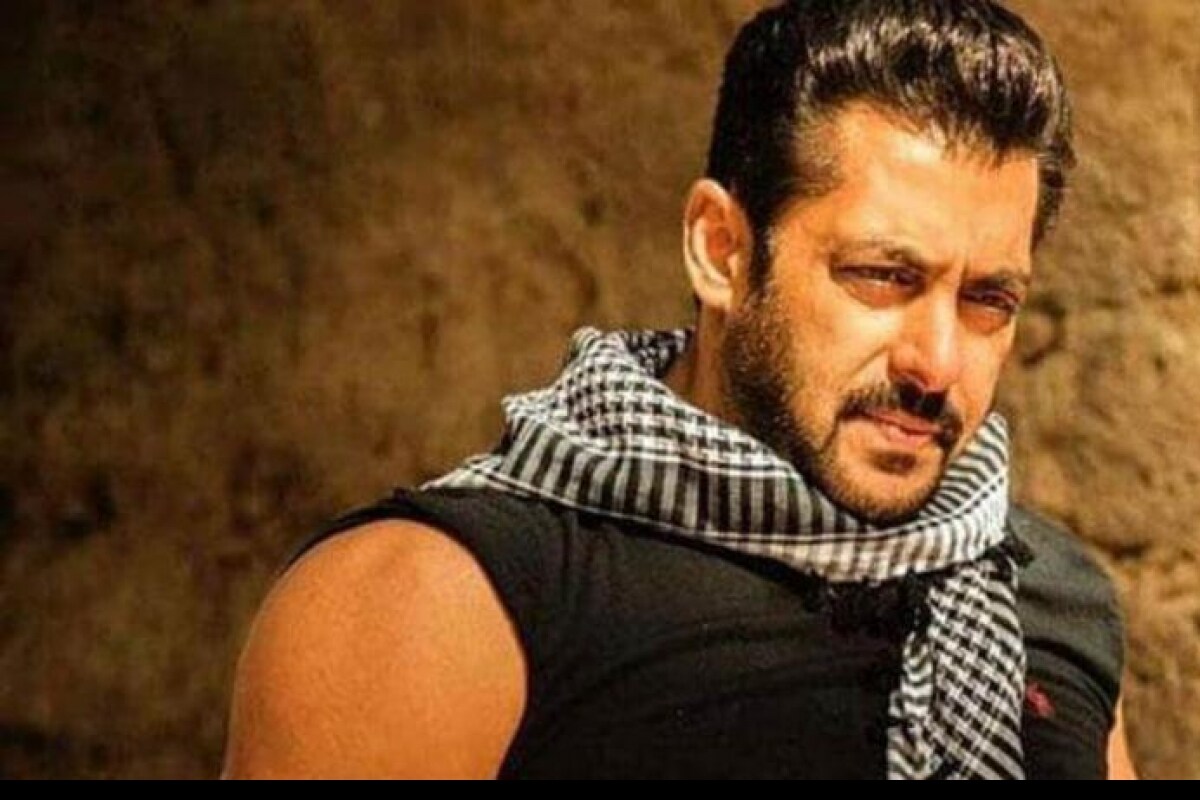 তবে ছবি মুক্তি নিয়ে একদমই ভাবছেন না সলমন৷ বরং তাঁর হাতে এখন টাকার খনি বিগ বস ১৪ ৷ হ্যাঁ, এবারের বিগবসের জন্য মোটা টাকা হাঁকিয়েছেন সলমন খান ৷ তবে ছবি মুক্তি নিয়ে একদমই ভাবছেন না সলমন৷ বরং তাঁর হাতে এখন টাকার খনি বিগ বস ১৪ ৷ হ্যাঁ, এবারের বিগবসের জন্য মোটা টাকা হাঁকিয়েছেন সলমন খান ৷