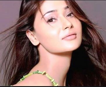 সারা নিজেই তাঁর সোশ্যাল মিডিয়ার প্রোফাইলে জানালেন এই খবর ৷ সারা পোস্ট করে লিখলেন, ‘আমি করোনায় আক্রান্ত ৷ চিকিৎসকরা বলেছেন আমাকে ঘরেই কোয়ারেন্টাইনে থাকতে ৷’ সারা নিজেই তাঁর সোশ্যাল মিডিয়ার প্রোফাইলে জানালেন এই খবর ৷ সারা পোস্ট করে লিখলেন, ‘আমি করোনায় আক্রান্ত ৷ চিকিৎসকরা বলেছেন আমাকে ঘরেই কোয়ারেন্টাইনে থাকতে ৷’