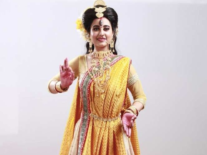 *ভ্রামরী রূপে নিজের পোষ্য ভ্রমরের সাহায্যে ভয়ানক মহামারী দূর করবেন ভ্রামরী। সেই চরিত্রে দেখা যাবে জনপ্রিয় চরিত্র রাধিকা অর্থাৎ অভিনেত্রী স্বস্তিকা দত্তকে। *ভ্রামরী রূপে নিজের পোষ্য ভ্রমরের সাহায্যে ভয়ানক মহামারী দূর করবেন ভ্রামরী। সেই চরিত্রে দেখা যাবে জনপ্রিয় চরিত্র রাধিকা অর্থাৎ অভিনেত্রী স্বস্তিকা দত্তকে।