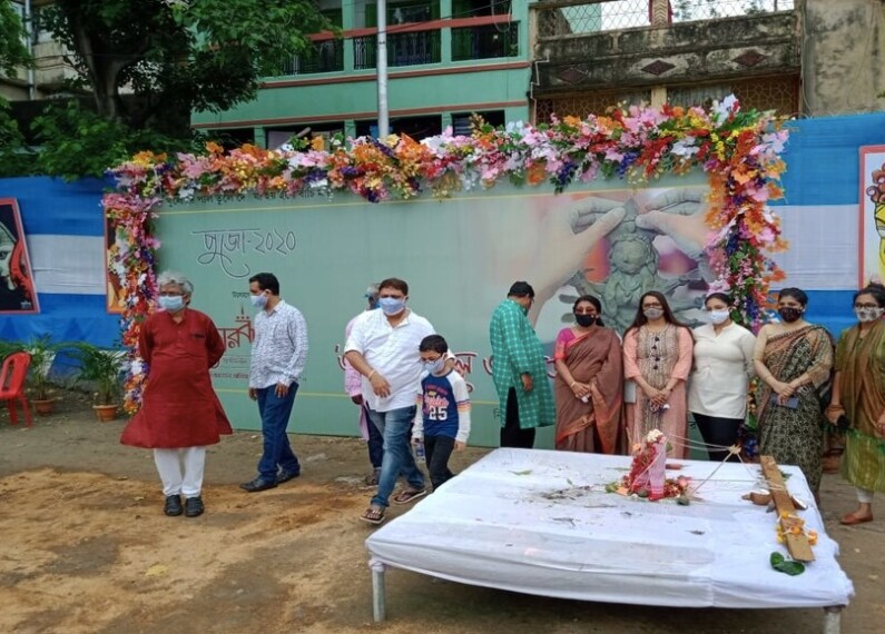 *সূত্রের খবর, ২৫ সেপ্টেম্বর রাজ্য সরকারের পক্ষ থেকে পুজোর নির্দেশিকা জারি করা হবে। নিউ নর্মালে কলকাতার পুজো দেখতে মুখিয়ে আছে শহরবাসী। চোরবাগানের স্থানীয় বাসিন্দা প্রত্যুষা বন্দোপাধ্যায় বলছিলেন, *সূত্রের খবর, ২৫ সেপ্টেম্বর রাজ্য সরকারের পক্ষ থেকে পুজোর নির্দেশিকা জারি করা হবে। নিউ নর্মালে কলকাতার পুজো দেখতে মুখিয়ে আছে শহরবাসী। চোরবাগানের স্থানীয় বাসিন্দা প্রত্যুষা বন্দোপাধ্যায় বলছিলেন,