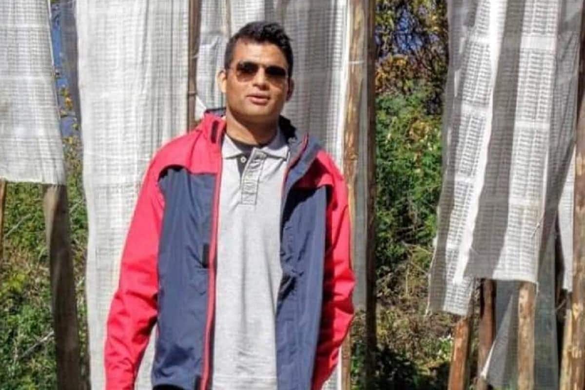 হিমাচল প্রদেশের উনারে ২৯ বছর বয়সী মেজর পথ দুর্ঘটনায় মৃত ৷ ঘটনাটি ঘটেছে রাজস্থানের শ্রীডেঙ্গুরগড়ে ৷ পথ দুর্ঘটনায় আরও দুই জওয়ান আহত হয়েছেন ৷ রবিবার মরদেহ জওয়ানের গ্রামের বাড়িতে পৌঁছেছে ৷ (ছবি সৌজন্যে নিউজ 18) ৷ হিমাচল প্রদেশের উনারে ২৯ বছর বয়সী মেজর পথ দুর্ঘটনায় মৃত ৷ ঘটনাটি ঘটেছে রাজস্থানের শ্রীডেঙ্গুরগড়ে ৷ পথ দুর্ঘটনায় আরও দুই জওয়ান আহত হয়েছেন ৷ রবিবার মরদেহ জওয়ানের গ্রামের বাড়িতে পৌঁছেছে ৷ (ছবি সৌজন্যে নিউজ 18) ৷
