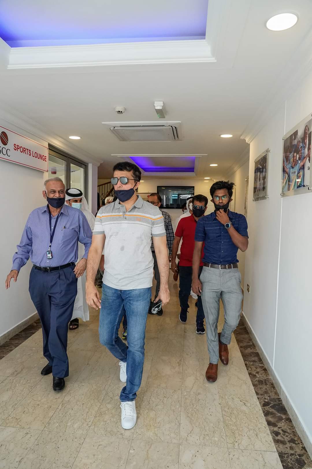 ফাইনালের আগে ফের সংযুক্ত আরব আমিরশাহি যাবেন দাদা। শারজায় আইপিএলের ১২ ম্যাচ আয়োজিত হবে।শারজায় প্রথম খেলা হবে ২২ সেপ্টেম্বর। রাজস্থান রয়্যালসের মুখোমুখি হবে চেন্নাই সুপার কিংস। সৌরভের সঙ্গে শারজা স্টেডিয়াম পরিদর্শনে হাজির ছিলেন আইপিএল গভর্নিং কাউন্সিলের চেয়ারম্যান ব্রিজেশ প্যাটেল সহ বোর্ড কর্তারা। তথ্য-ইরন রায় বর্মন ফাইনালের আগে ফের সংযুক্ত আরব আমিরশাহি যাবেন দাদা। শারজায় আইপিএলের ১২ ম্যাচ আয়োজিত হবে।শারজায় প্রথম খেলা হবে ২২ সেপ্টেম্বর। রাজস্থান রয়্যালসের মুখোমুখি হবে চেন্নাই সুপার কিংস। সৌরভের সঙ্গে শারজা স্টেডিয়াম পরিদর্শনে হাজির ছিলেন আইপিএল গভর্নিং কাউন্সিলের চেয়ারম্যান ব্রিজেশ প্যাটেল সহ বোর্ড কর্তারা। তথ্য-ইরন রায় বর্মন