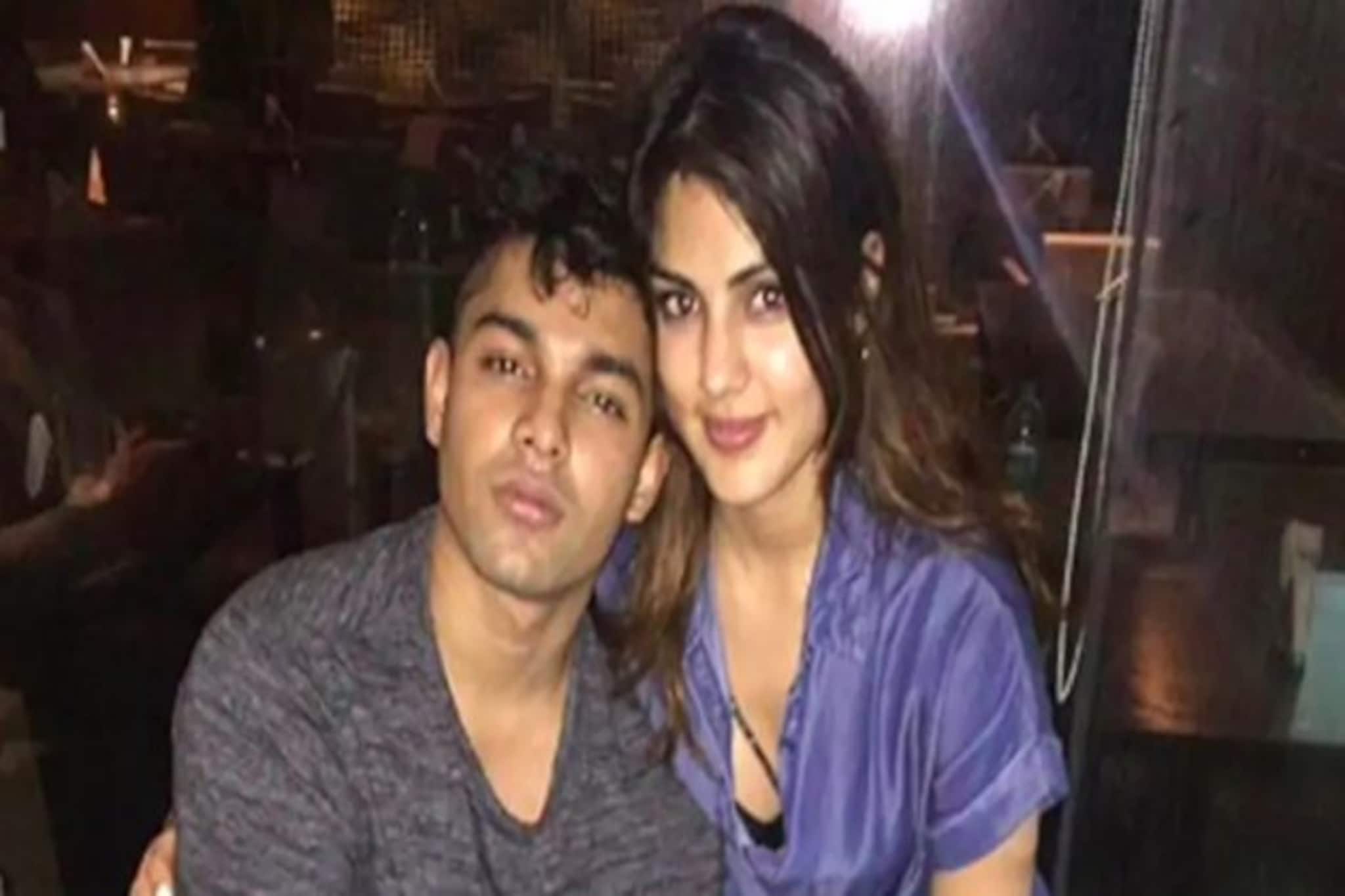 সুশান্ত-কাণ্ডে 'সাঁড়াশি' আক্রমণে বিদ্ধ শৌভিক, NCB-জালে 'ড্রাগ প্যাডলার', জেরায় চাঞ্চল্যকর তথ্য