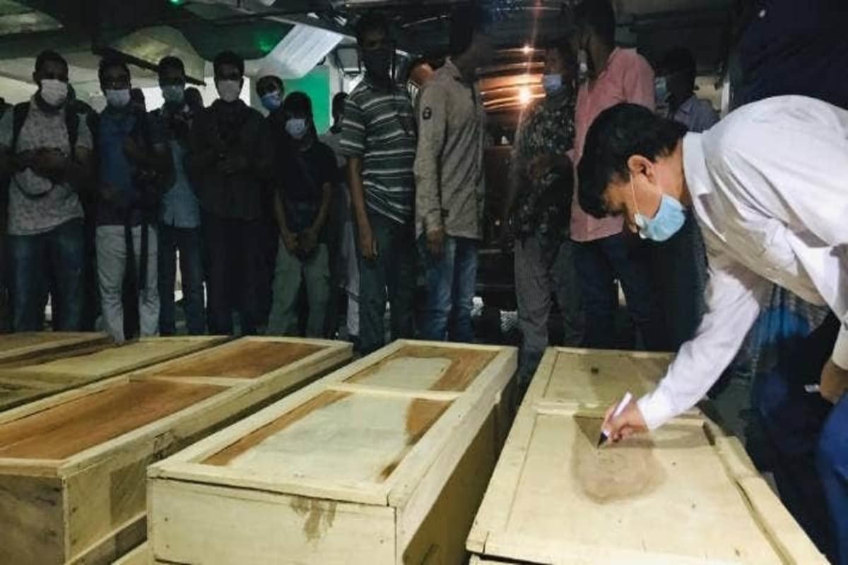 *এ দিকে, নারায়ণগঞ্জ মসজিদে বিস্ফোরণের ঘটনায় তিনটি তদন্ত কমিটি গঠন করা হয়েছে। জেলা প্রশাসনের পক্ষ থেকে একটি, ফায়ার সার্ভিসের পক্ষ থেকে একটি এবং তিতাস গ্যাস ট্রান্সমিশন অ্যান্ড ডিস্ট্রিবিউশন কোম্পানি লিমিটেডের পক্ষ থেকে একটি তদন্ত কমিটি করা হয়েছে। ছবি: সংগৃহীত। *এ দিকে, নারায়ণগঞ্জ মসজিদে বিস্ফোরণের ঘটনায় তিনটি তদন্ত কমিটি গঠন করা হয়েছে। জেলা প্রশাসনের পক্ষ থেকে একটি, ফায়ার সার্ভিসের পক্ষ থেকে একটি এবং তিতাস গ্যাস ট্রান্সমিশন অ্যান্ড ডিস্ট্রিবিউশন কোম্পানি লিমিটেডের পক্ষ থেকে একটি তদন্ত কমিটি করা হয়েছে। ছবি: সংগৃহীত।