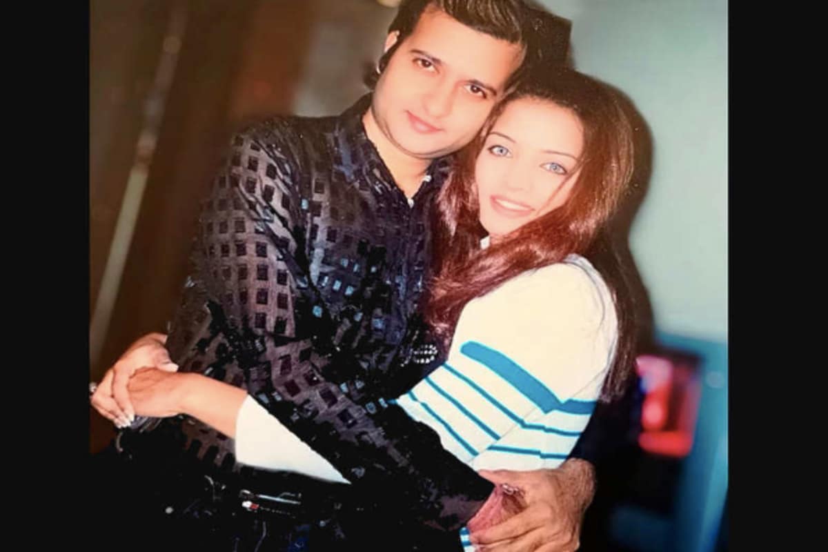 *সেলিনার প্রিয় বন্ধু ভিরাজ রাইয়ের অকাল মৃত্যুতে ভেঙে একেবারে পড়েছেন নায়িকা। ভিরাজকে উদ্দেশ্য করে একটি খোলা চিঠি লিখেছেন তিনি। চিঠির প্রতিটি ছত্রে রয়েছে গভীর বেদনা। ছবি:ইনস্টাগ্রাম। *সেলিনার প্রিয় বন্ধু ভিরাজ রাইয়ের অকাল মৃত্যুতে ভেঙে একেবারে পড়েছেন নায়িকা। ভিরাজকে উদ্দেশ্য করে একটি খোলা চিঠি লিখেছেন তিনি। চিঠির প্রতিটি ছত্রে রয়েছে গভীর বেদনা। ছবি:ইনস্টাগ্রাম।