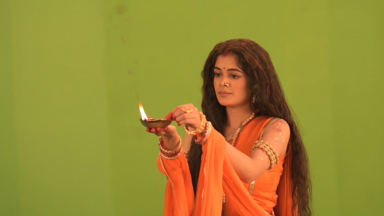 • একটি বিনোদিন চ্যানেলের মহলয়ায় সীতার রূপে দেখা যাবে মধুমিতা সরকারকে। শুক্রবার প্রকাশ পেল নায়িকার ফার্স্ট লুক। নিজস্ব চিত্র । • একটি বিনোদিন চ্যানেলের মহলয়ায় সীতার রূপে দেখা যাবে মধুমিতা সরকারকে। শুক্রবার প্রকাশ পেল নায়িকার ফার্স্ট লুক। নিজস্ব চিত্র ।