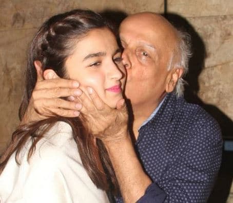 বাবা মহেশ ভাটকে জন্মদিনের উইশ করতে গিয়ে নস্ট্যালজিয়ায় ভেসে গেলেন আলিয়া৷ অ্যালবাম থেকে ছোটবেলার ছবি পোস্ট করে আলিয়া লিখলেন এক আবেগঘন পোস্ট ৷ বাবা মহেশ ভাটকে জন্মদিনের উইশ করতে গিয়ে নস্ট্যালজিয়ায় ভেসে গেলেন আলিয়া৷ অ্যালবাম থেকে ছোটবেলার ছবি পোস্ট করে আলিয়া লিখলেন এক আবেগঘন পোস্ট ৷