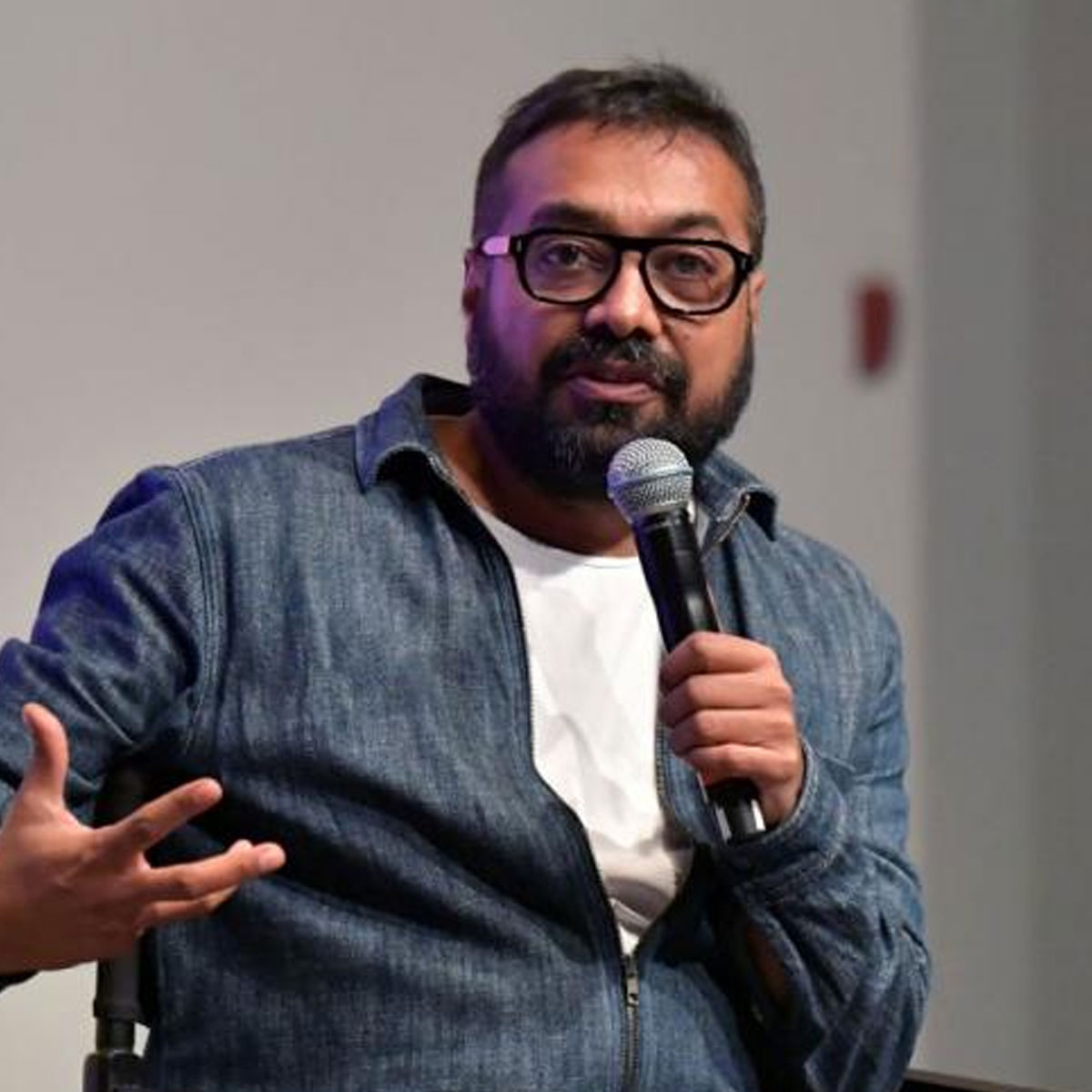 • অভিনেত্রী পায়েল ঘোষের যৌন হেনস্থার অভিযোগের বিরুদ্ধে চুপ করে থাকেননি পরিচালক অনুরাগ কাশ্যপও। তাঁর বিরুদ্ধে চক্রান্ত করা হচ্ছে বলে পরিচালকের দাবি। বহু অভিনেত্রী ও মহিলা তাঁর সঙ্গে কাজ করেছেন, অনুরাগের বিরুদ্ধে কু কথা কেউ বলেননি, দাবি পরিচালকের। এই অভিযোগ সম্পূর্ণ ভিত্তিহীন, লিখে ট্যুইট করেন অনুরাগ। • অভিনেত্রী পায়েল ঘোষের যৌন হেনস্থার অভিযোগের বিরুদ্ধে চুপ করে থাকেননি পরিচালক অনুরাগ কাশ্যপও। তাঁর বিরুদ্ধে চক্রান্ত করা হচ্ছে বলে পরিচালকের দাবি। বহু অভিনেত্রী ও মহিলা তাঁর সঙ্গে কাজ করেছেন, অনুরাগের বিরুদ্ধে কু কথা কেউ বলেননি, দাবি পরিচালকের। এই অভিযোগ সম্পূর্ণ ভিত্তিহীন, লিখে ট্যুইট করেন অনুরাগ।