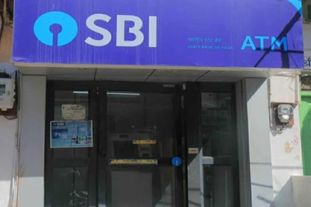 •এসবিআইয়ের ম্যানেজিং ডিরেক্টর সিএস শেঠি (Retail & Digital Banking) জানান, 'এসবিআই প্রযুক্তিগত উন্নতি এবং নিরাপত্তা স্তর বৃদ্ধি করার মাধ্যমে গ্রাহকদের সুবিধার্থে এবং সুরক্ষা নিশ্চিত করতে সর্বদা এগিয়ে। আমরা নিশ্চিত যে ঘণ্টা ওটিপি স্বীকৃত এটিএম-এর ফলে এসবিআই গ্রাহকরা নিরাপদ এবং ঝুঁকিমুক্ত টাকা তোলার ক্ষেত্রে সাহায্য করবেন •এসবিআইয়ের ম্যানেজিং ডিরেক্টর সিএস শেঠি (Retail & Digital Banking) জানান, 'এসবিআই প্রযুক্তিগত উন্নতি এবং নিরাপত্তা স্তর বৃদ্ধি করার মাধ্যমে গ্রাহকদের সুবিধার্থে এবং সুরক্ষা নিশ্চিত করতে সর্বদা এগিয়ে। আমরা নিশ্চিত যে ঘণ্টা ওটিপি স্বীকৃত এটিএম-এর ফলে এসবিআই গ্রাহকরা নিরাপদ এবং ঝুঁকিমুক্ত টাকা তোলার ক্ষেত্রে সাহায্য করবেন